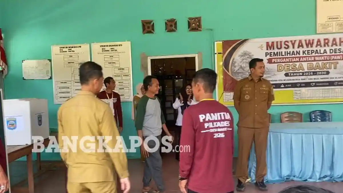 Pilkades PAW Desa Bakit Ditentukan Lewat Pemungutan Suara, 159 dari 200 Undangan Lakukan Pencoblosan - Bangkapos.com