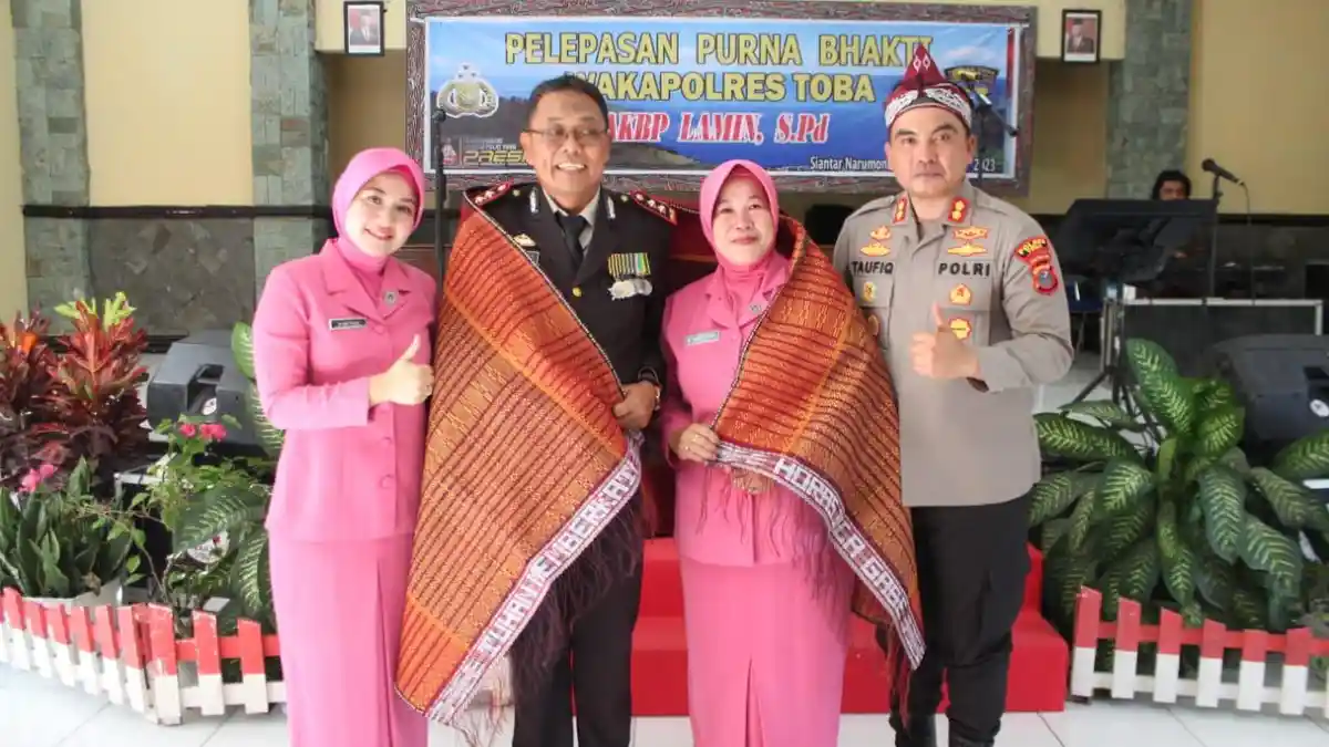 Pesan Tersirat Kapolres Toba saat Upacara Pelepasan Purna Bakti AKBP Lamin