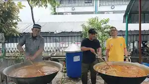 kuah-beulangong-atau-kari-selalu-tersedia-sebagai-menu-khas-berbuka-puasa-di-masjid-Aceh-Sepakat.jpg