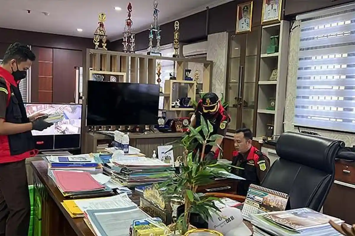 Kejari Pringsewu Geledah Rumah dan Kantor Sekda Terkait Korupsi Dana Hibah LPTQ