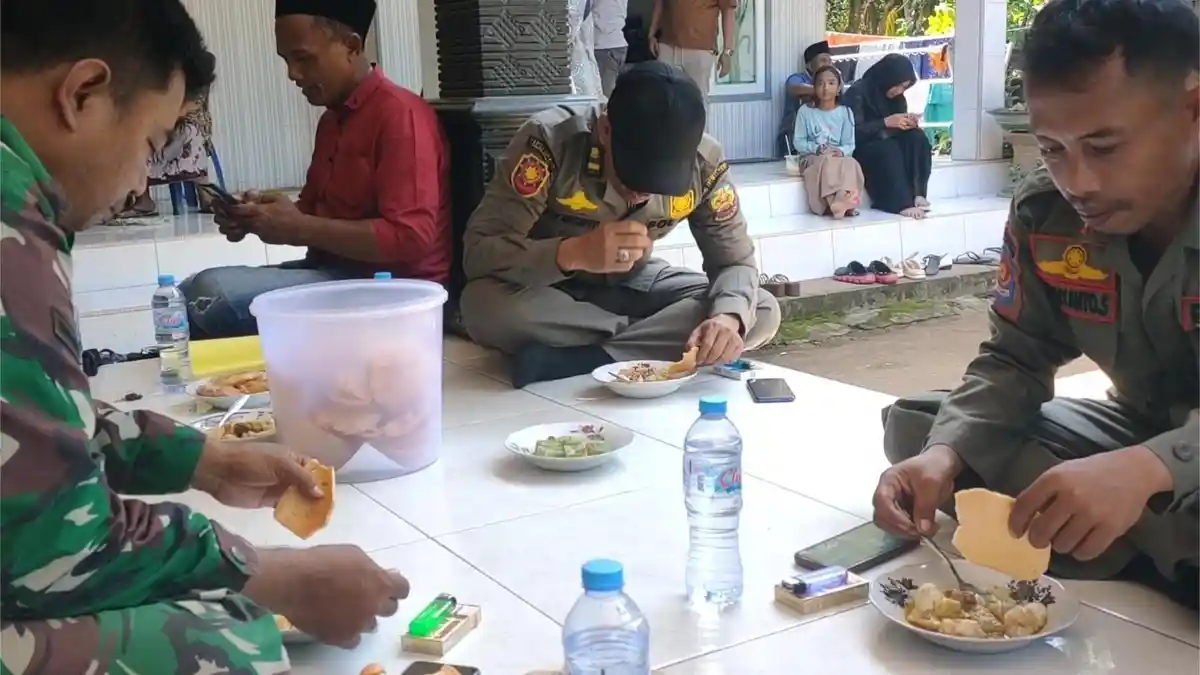 Gurihnya Topak Ladeh Kuliner Lebaran Ketupat di Bangkalan, Irisan Daging Sapi Perekat Silaturahim