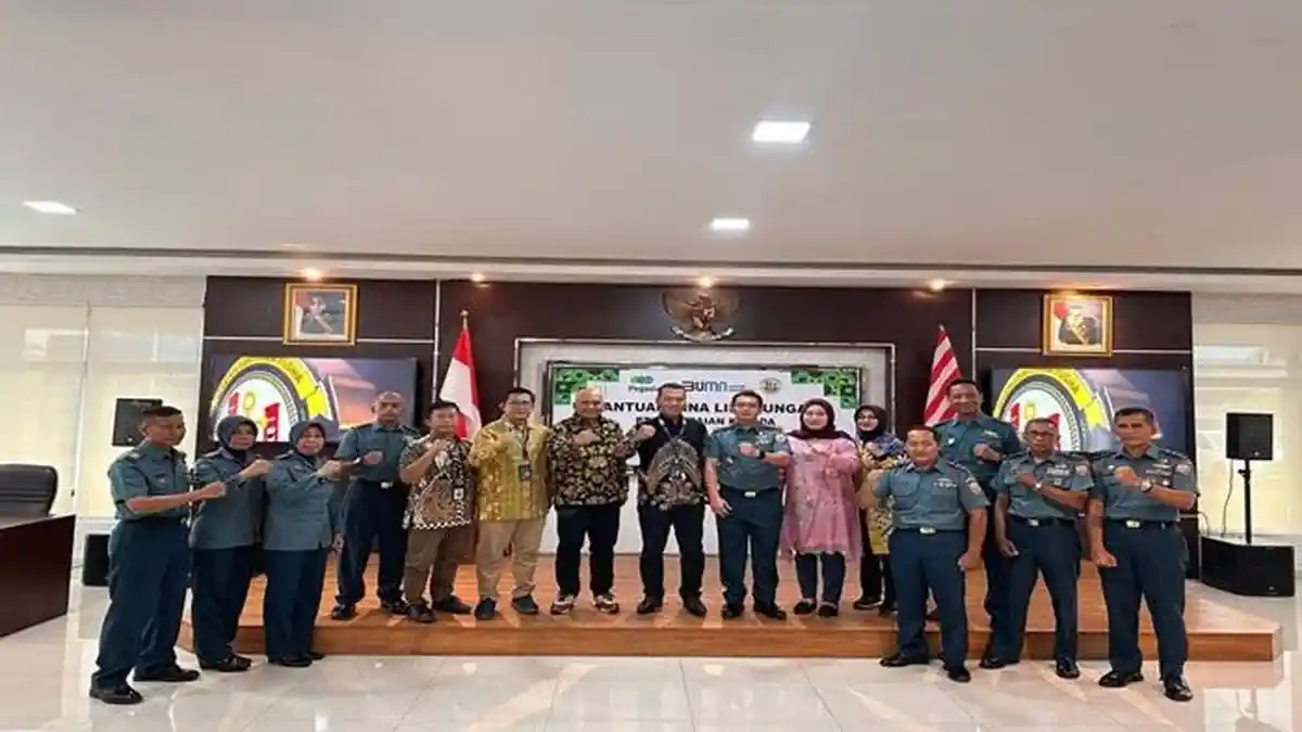 Peduli Lingkungan, PT Pegadaian Kanwil III Serahkan Bantuan Bina Lingkungan dan Paket Sembako