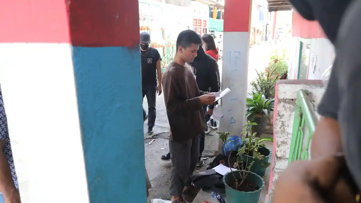 FOTO: Dicurigai Punya Hubungan dengan Pelaku Bom Gereja Makassar, Pria Ini Diperiksa Polisi - salah-seora3er4.jpg