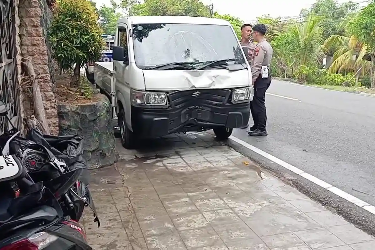Kecelakaan di Tanjungpinang, Dua Remaja Berboncengan Tabrak Mobil yang Sedang Parkir
