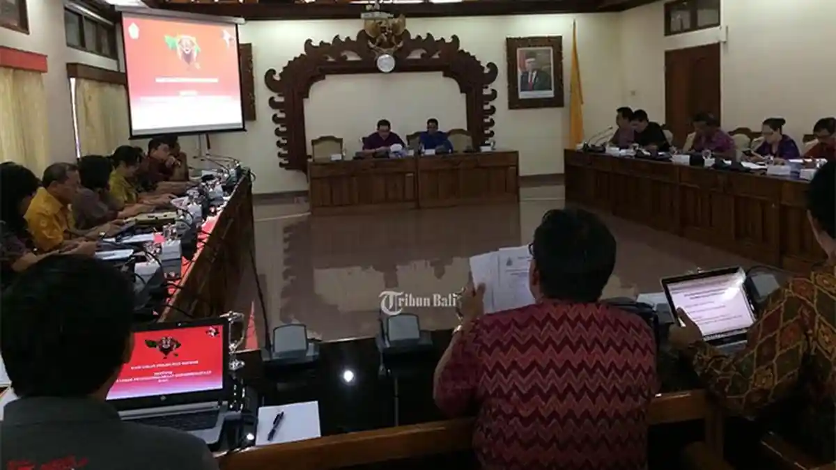 Banyak Masalah di Luar Pariwisata, Pemprov Bali Susun Ranperda Standar Penyelenggaraan Pariwisata