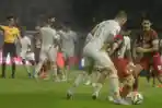 Hujan Kartu Kuning di GBT: Persebaya Takluk 1-2 dari Bhayangkara FC Rekor Unbeaten Sirna