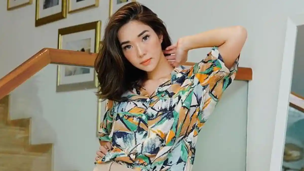 Video Gisel Balik Badan Sambil Goyang di Tepi Kolam Renang, Berkuncir Kuda