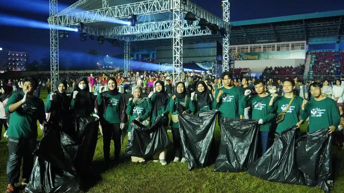 Mahasiswa UMP Asal Palestina Ikuti Aksi Bersama Relawan Hijau di Acara Lengger Bicara 2025