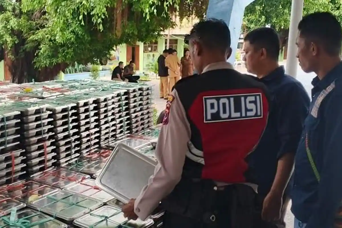 Orang Tua Siswa SMPN 8 Kupang: Lauk Makanan Bergizi Gratis Basi dan Berulat