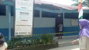Viral-Plafon-di-Ruang-Kelas-SDN-183-Palembang-Jebol-Berulang-Kali-Difoto-Tapi-Belum-Juga-Diperbaiki.jpg