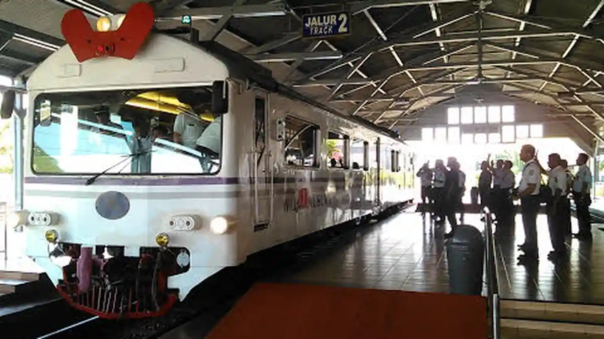 Direktur PT KAI Inspeksi Lintasan dan Sarana Stasiun