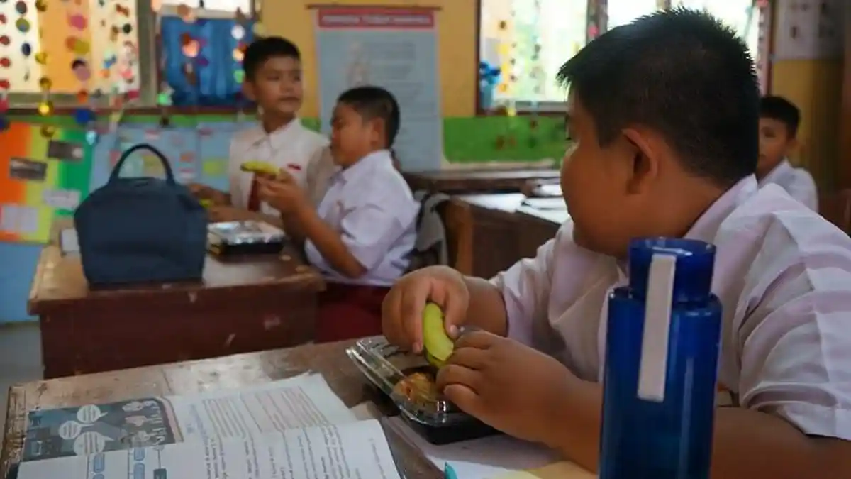 Program Makan Bergizi Gratis Dimulai di Pariaman, Empat Siswa SD Tidak Kebagian Box