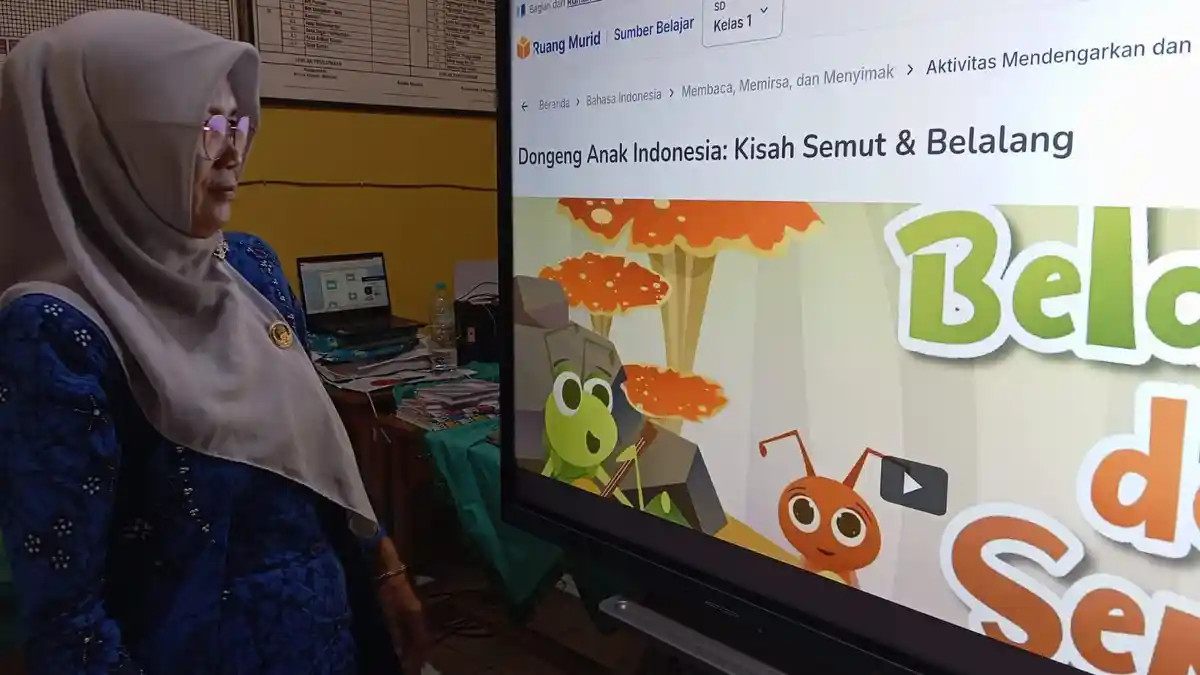 Begini Cara SD di Pati Manfaatkan Bantuan Smartboard IFP dari Presiden Prabowo