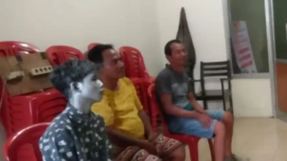 Satpol PP Kota Pasuruan Amankan Manusia Silver dan 2 Pengamen Jalanan masih Bocah