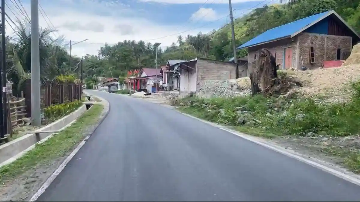 Usai Perbaikan, Jalan Banawa Kabupaten Donggala Kini Mulus Tanpa Lubang