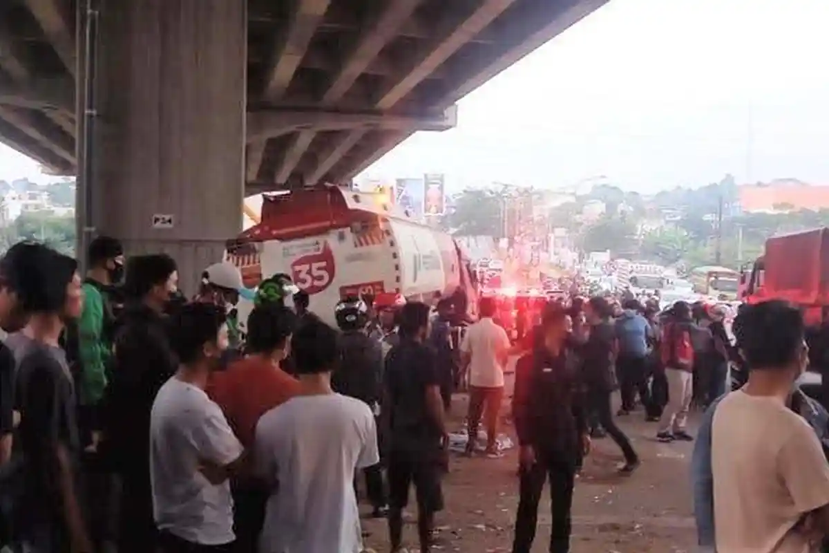 Update Jumlah Korban Tewas Kecelakaan Truk BBM di Cibubur Jadi 11 Orang, Sopir dan Kenek Diamankan