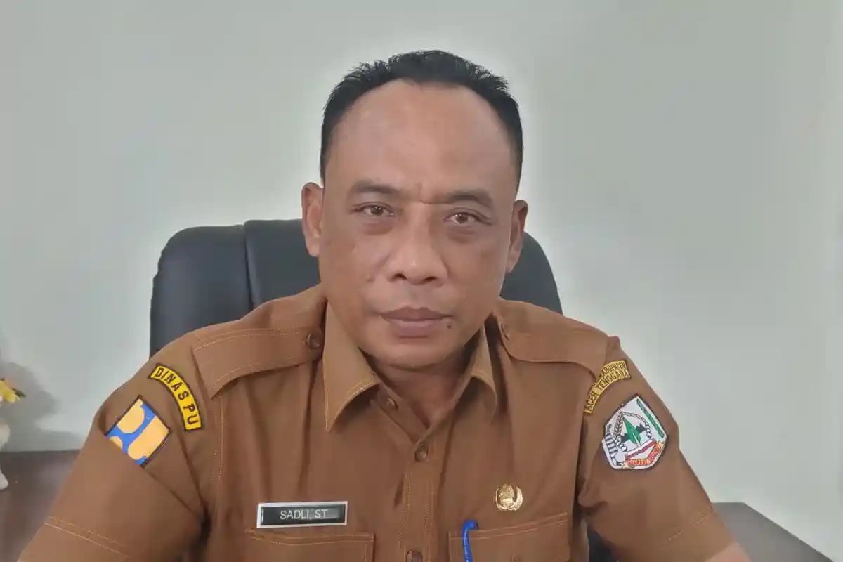Kadis PUPR Aceh Tenggara Janji Perbaki Jalan Pajak Pagi Kotacane yang Rusak Parah