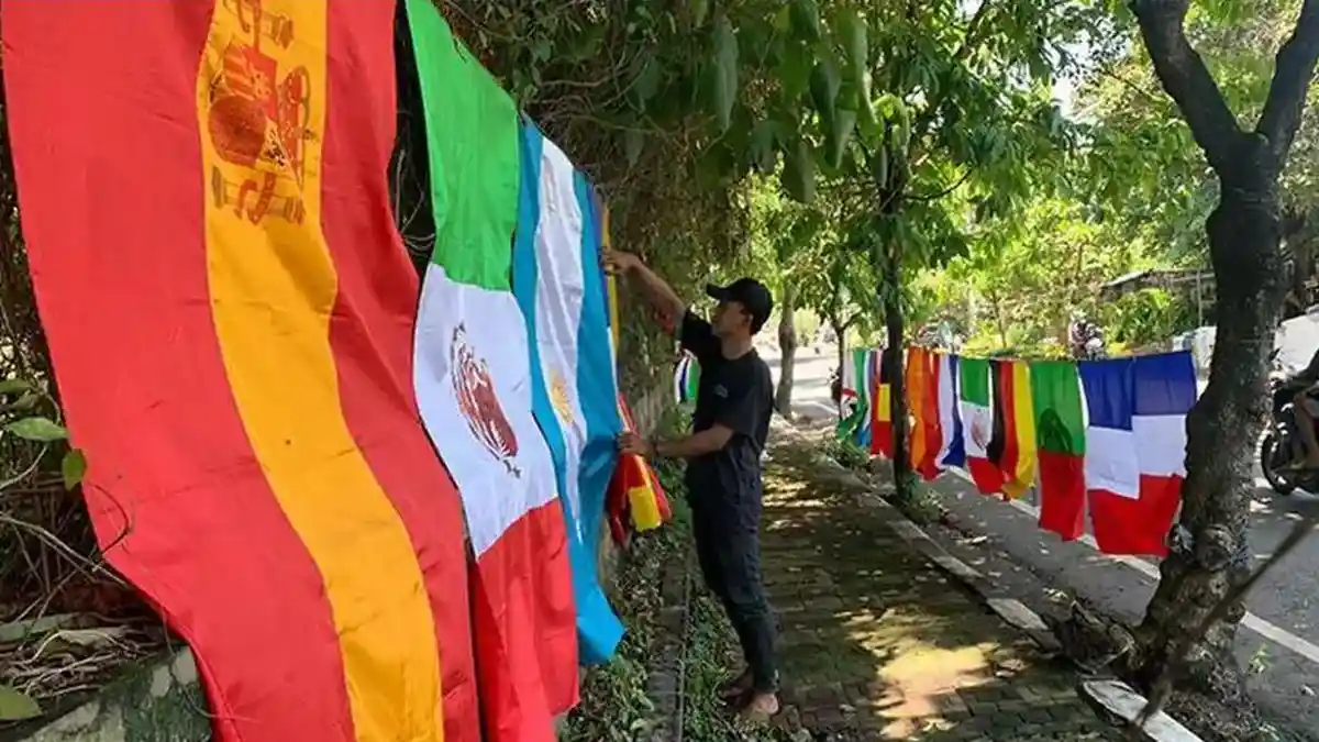 Penjual Atribut Piala Dunia Gugat KUHP Baru, Anggap Pasal Penodaan Bendera Negara Lain Merugikannya