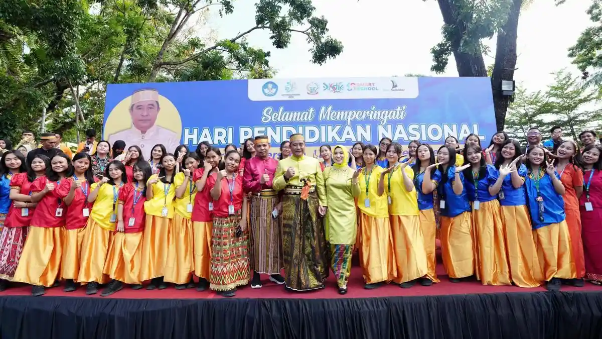 Peringatan Hardiknas Tingkat Provinsi Sulsel Bertabur Penghargaan