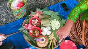 Nasi-humbal-plus-lauk-bapalan-dan-sayur-bunga-kecombrang.jpg