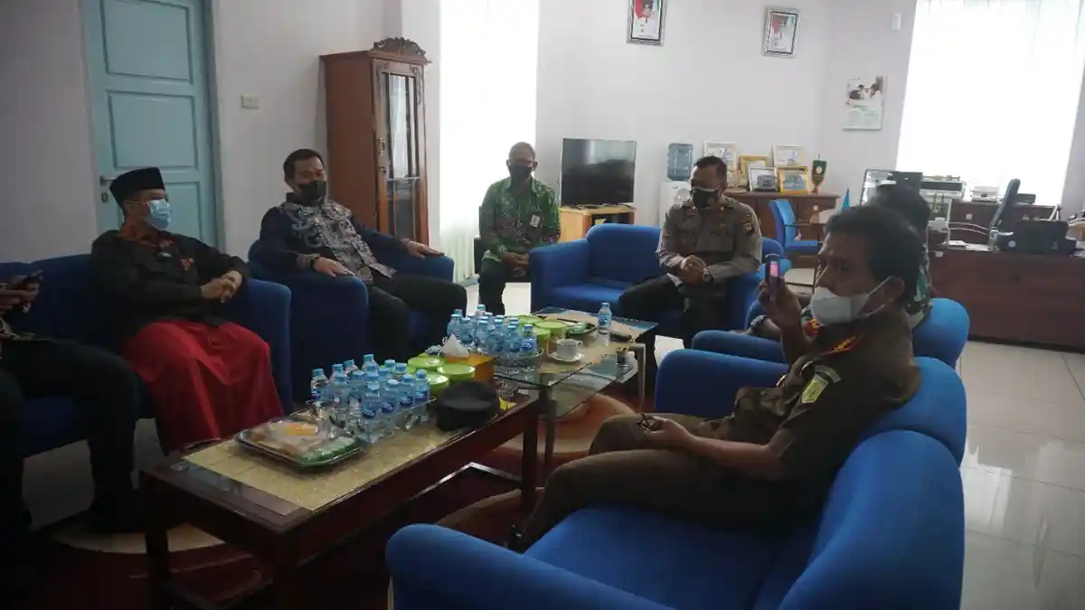 Ustaz Yusuf Mansur Silaturahmi dengan Bupati dan Forkopimda Kapuas Hulu, Beri Tausyiah di Mapolres