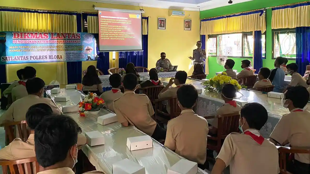 Polantas Blora Ajak Pelajar Menjadi Pelopor Protokol Kesehatan Dan Tertib Berlalu Lintas