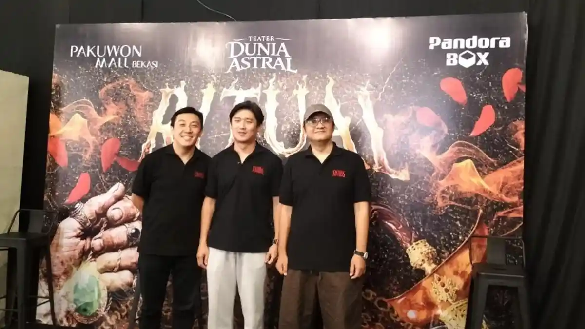 Teater Dunia Astral Ritual Kisahkan Cinta Lama Belum Selesai yang Berujung Teror