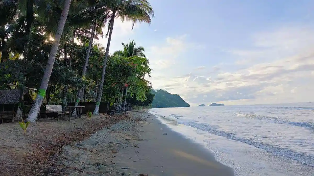 Pantai Babo Bolmong Sulawesi Utara, Wisata Murah Meriah yang Bikin Turis Enggan Pulang