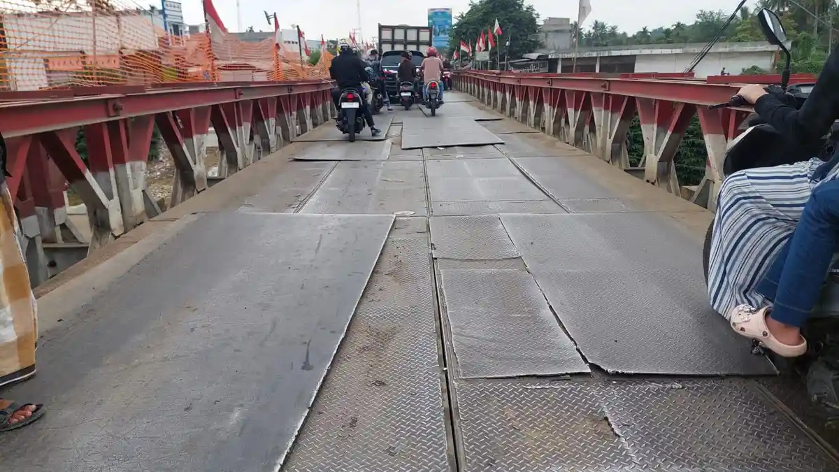 Plat Besi Jembatan Bailey Kutablang Kerap Rusak, Pengendara Diminta Lebih Waspada - Serambinews.com