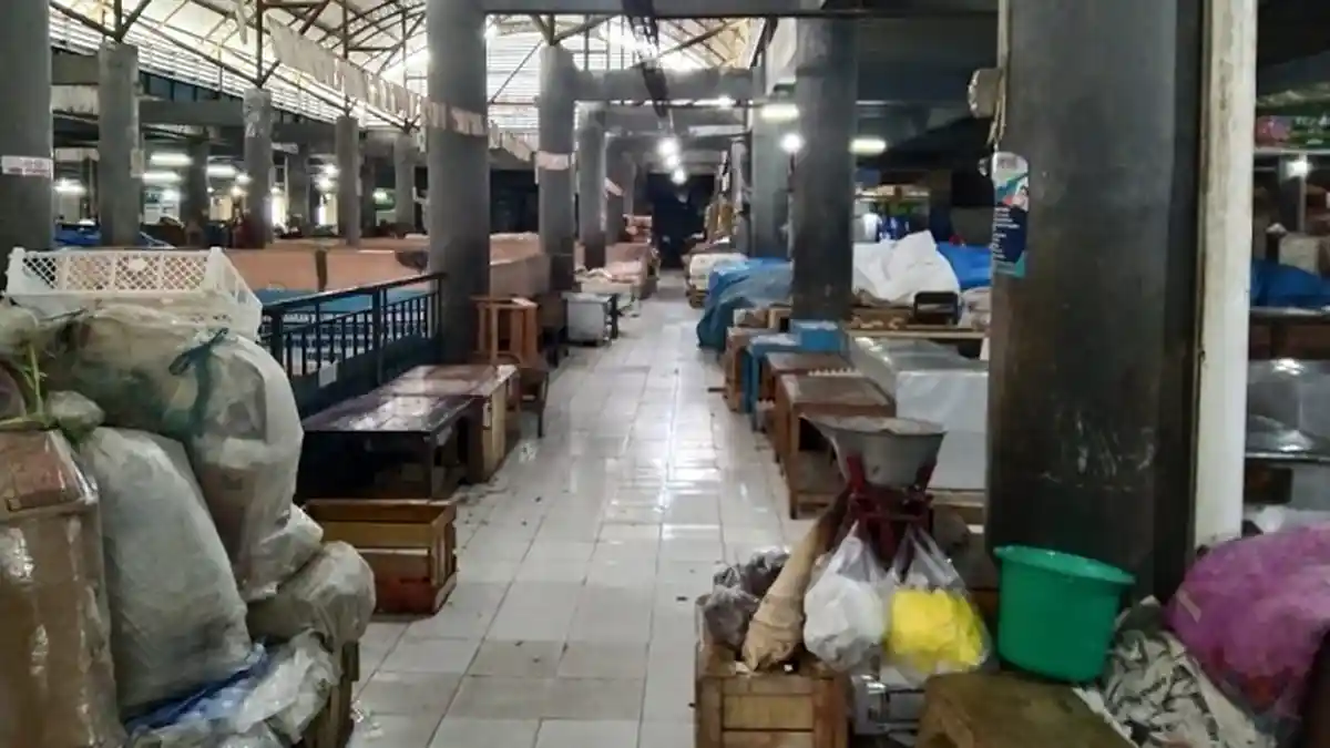 Ratusan Pedagang Tutup Lapak Hari Pertama 'Jateng di Rumah Saja', Pasar Tawangmangu Sepi dan Sunyi