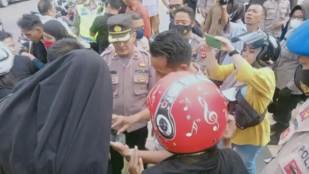 Keluarga Satpam Kejari Palopo Datangi Polres, Ngotot Ingin Temui Mahasiswa