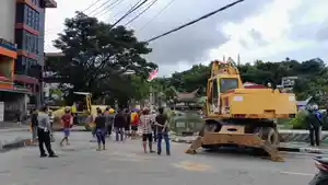 evakuasi-truk-terjun-ke-kolam-makale-tana-toraja-352024.jpg