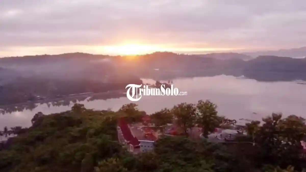 Pesona Wisata Klaten : Bukit Sidoguro, Calon Spot Kemah Buat Nikmati Sunset dan Sunrise 