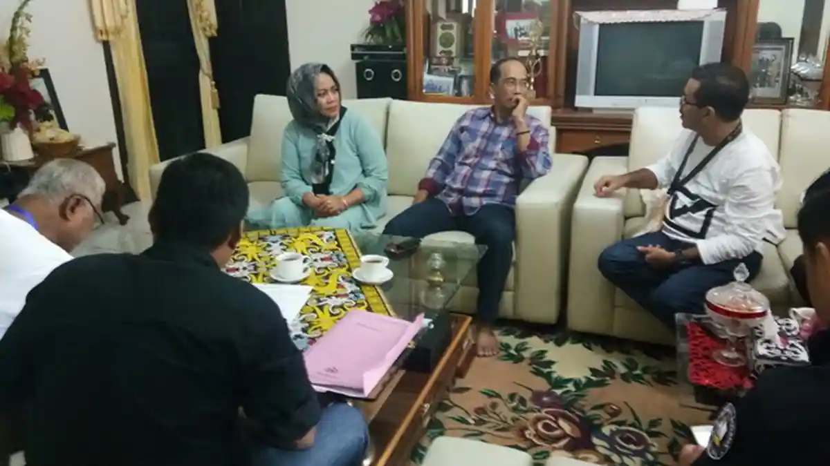 VIDEO - Pemutakhiran Data Pemilih, Rumah Warga Mulai Ditempeli Stiker, PPDP Coklit di Rumah Sekda