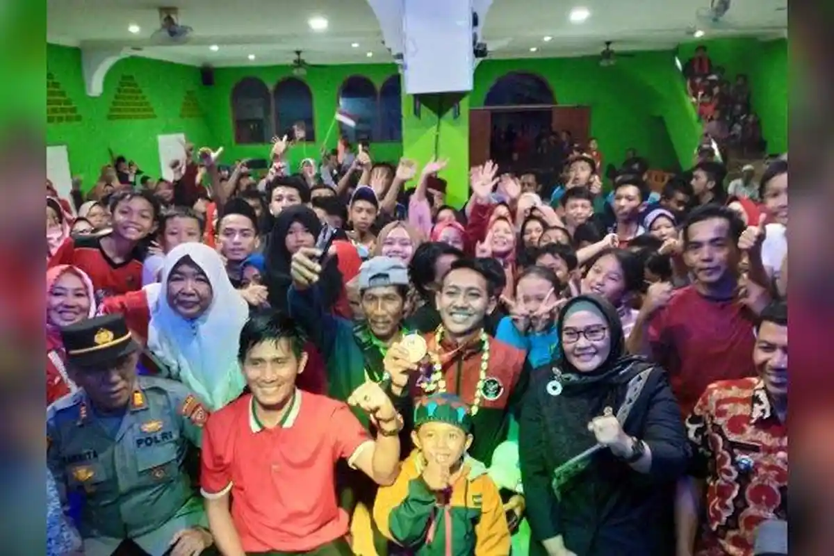 Tangisan Beckham Putra Disambut Ribuan Orang dan Bobotoh di Bandung, Ini Janjinya untuk Persib