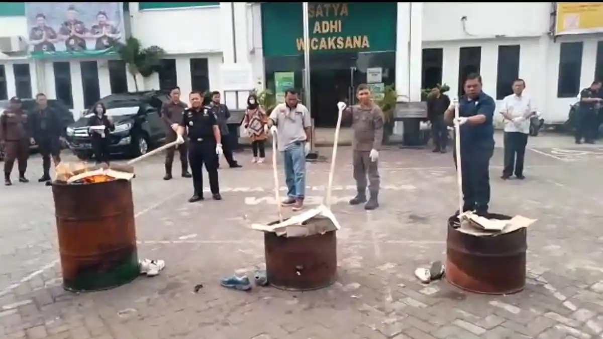 Jaksa Kejari Belawan Bakar Sabu, Ganja, Hingga Ekstasi di Kantornya