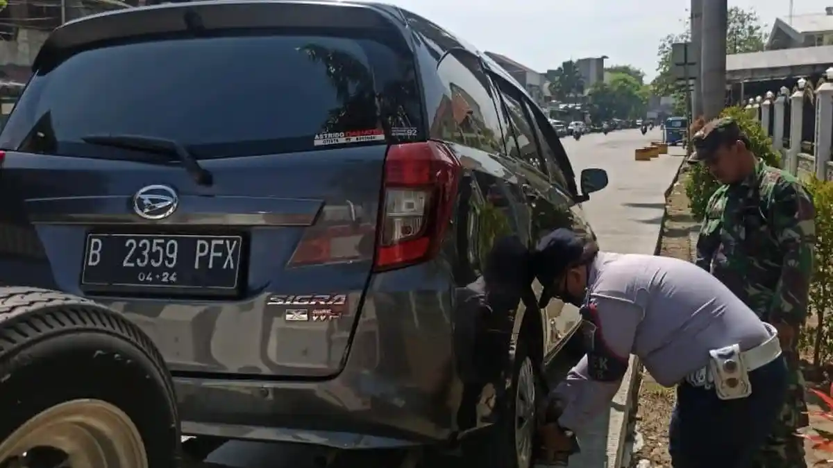 Wow, Sudinhub Jakut Berhasil Derek Sebanyak 2.354 Kendaraan yang Parkir Liar Sepanjang Tahun 2020