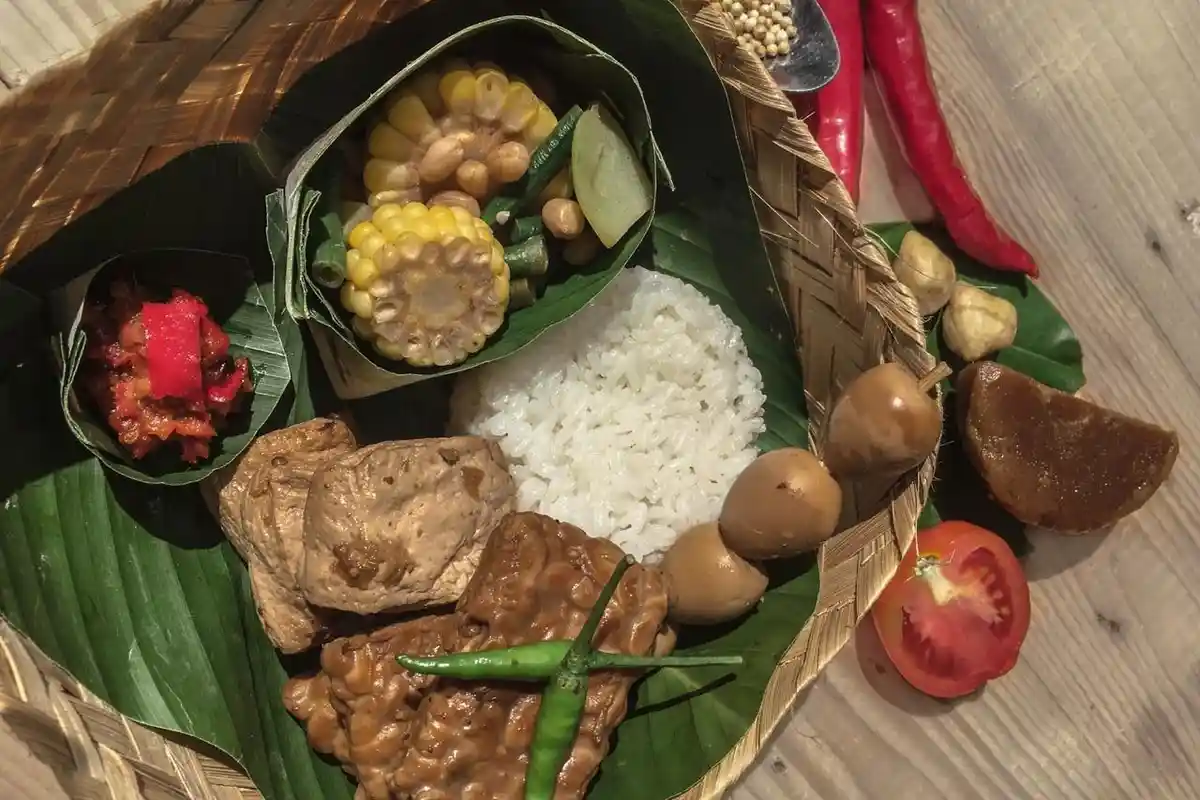 Baceman Cita Rasa Rumahan Punya Dua Menu Lunch Box, Pilih Menu Favoritmu Mulai Rp 20 Ribu Per Besek