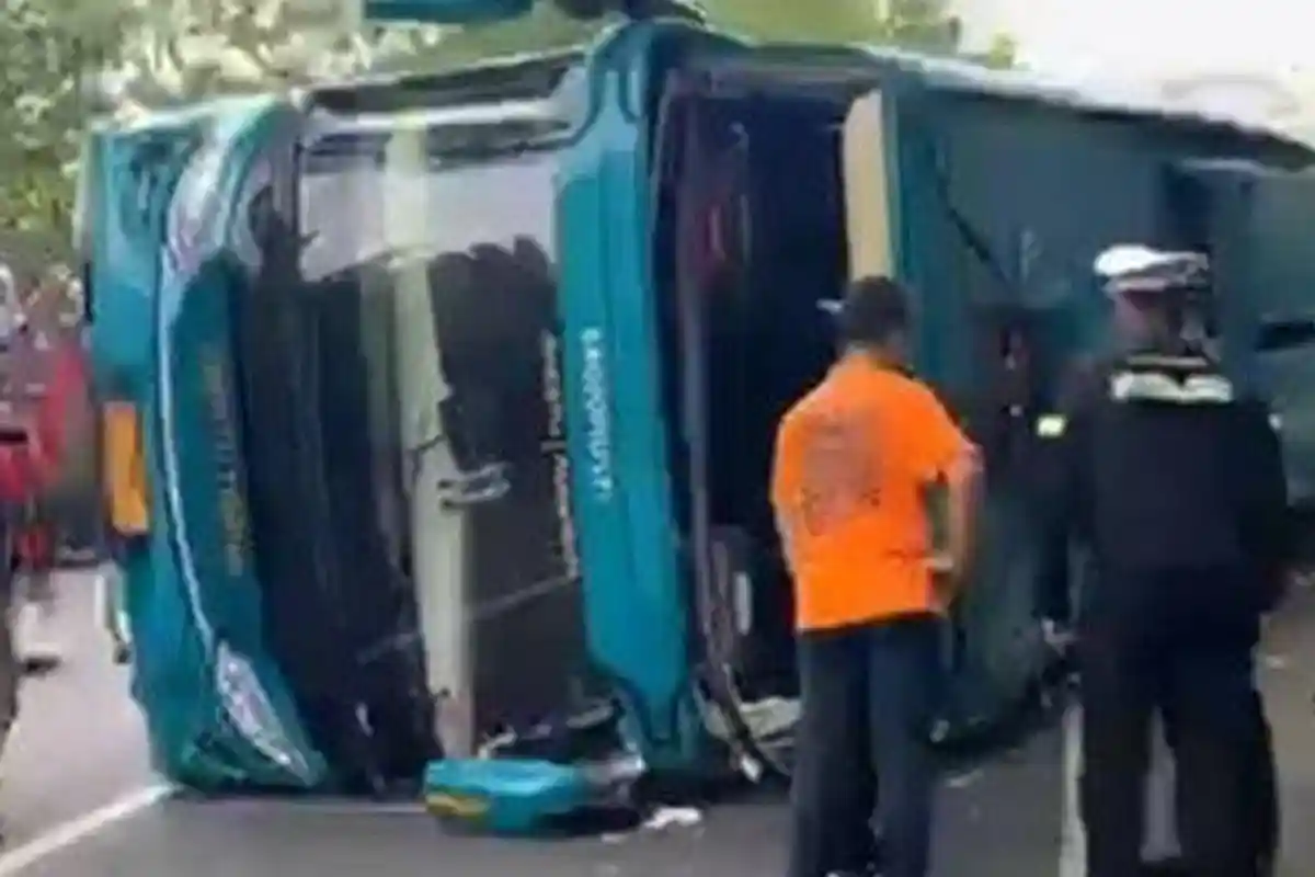 Kecelakaan Maut, 3 Orang Tewas Usai Bus Pariwisata Terguling, Bupati ke Lokasi Laka