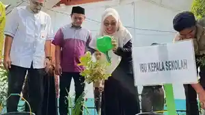 SMAN-1-Abdya-tanam-pohon-untuk-galakkan-Program-ASRI.jpg