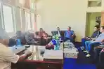 Bupati-Rote-Ndao-Paulus-Henuk-rapat-dengan-DPRD.jpg