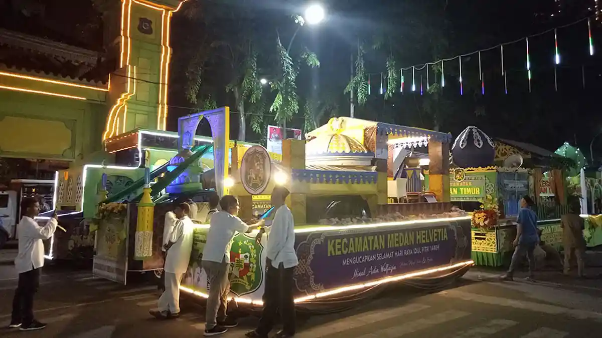 Gubernur Edy Lepas Pawai Takbiran 2019, Kapolda Agus dan Pangdam I BB Patroli Keliling Medan