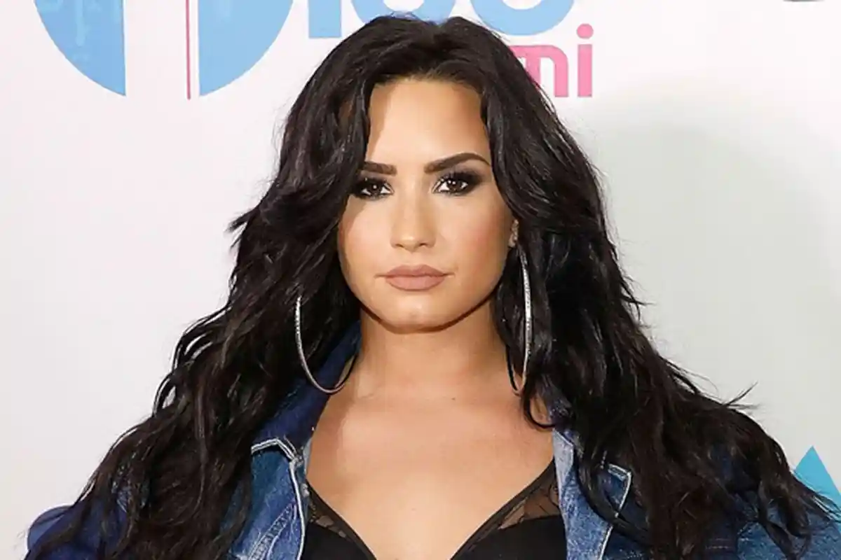 Demi Lovato Beber Insiden Overdosis dalam Serial Dokumenter, Pernah Stroke dan Kena Serangan Jantung