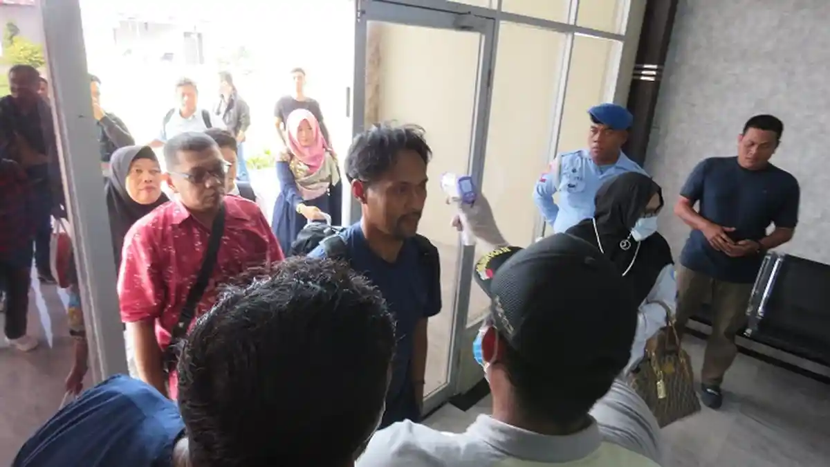 Pemeriksaan Penumpang Pesawat Berlanjut di Nagan Raya, Cegah Virus Corona
