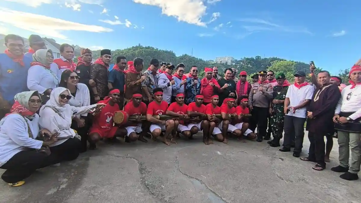 IKEMAL Papua Gelar Bambu Gila dan Pukul Menyapu Untuk Memperingati Hari Pattimura