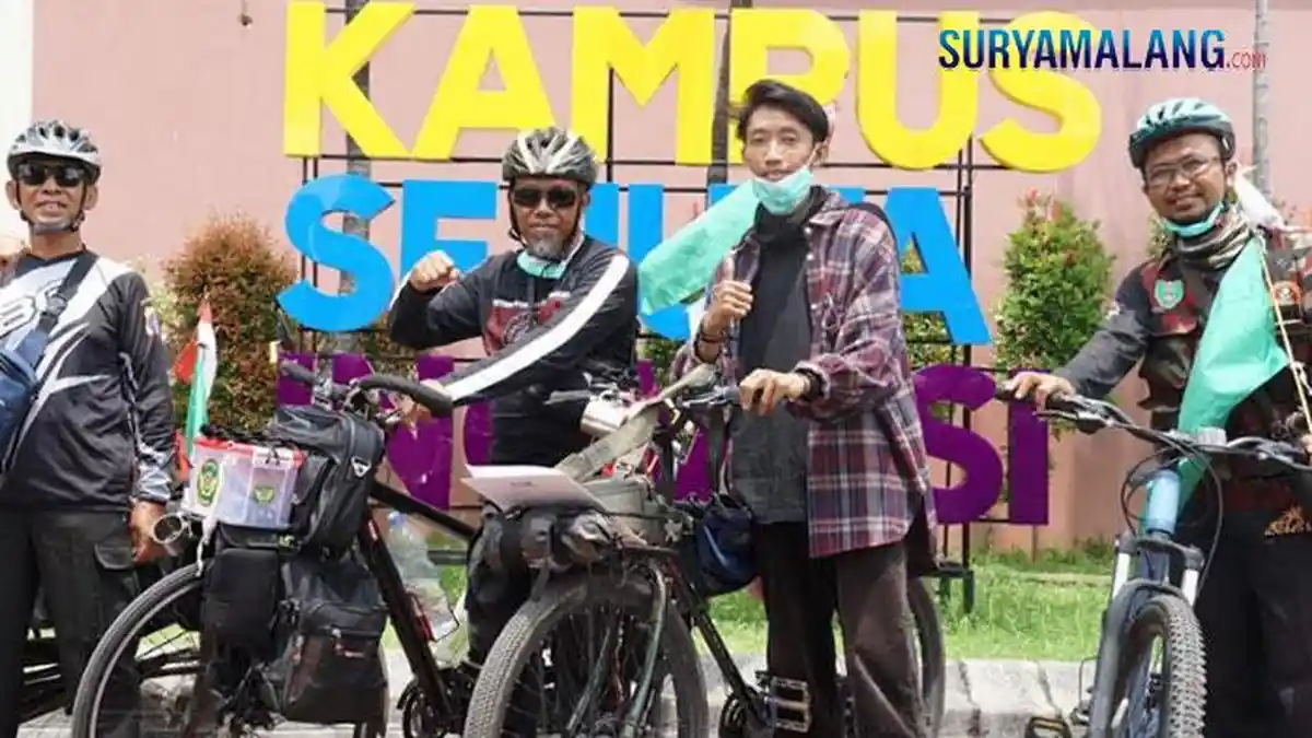 4 Warga Muhammadiyah Bersepeda dari Palangkaraya ke Solo, Mampir di Surabaya