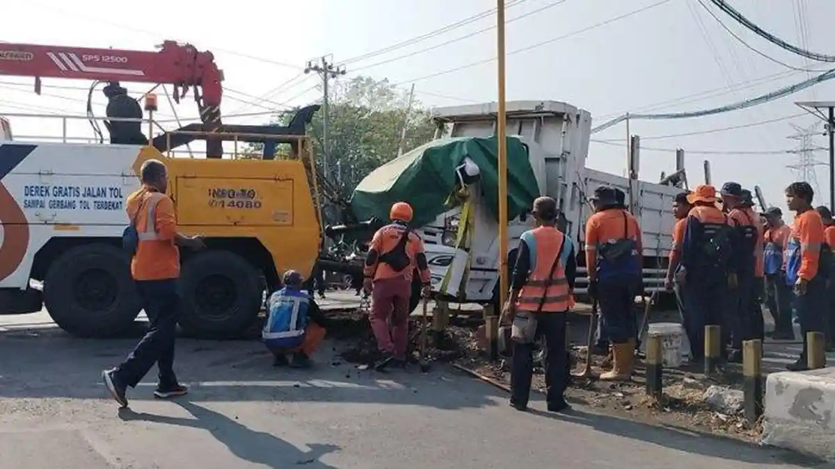 Bukan Pertama Kali, Truk Ditabrak Kereta Api di Semarang Pernah Terjadi pada 2023
