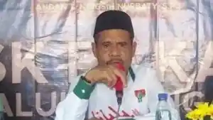 Ketua-Partai-Kebangkitan-Bangsa-PKB-DPC-Maluku-Tengah-Saleh-Tuahuns.jpg