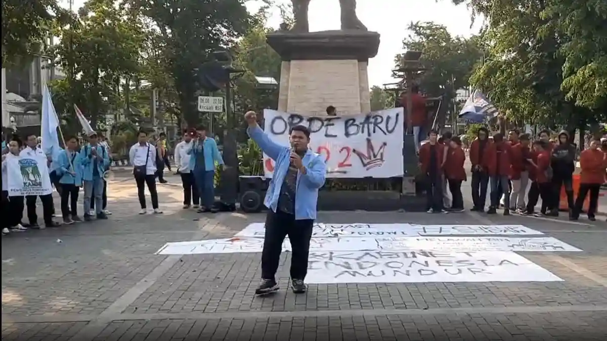 Aksi Massa di Solo Kritisi Putusan MK: Jokowi Berhasil Jadi Kepala Keluarga, Bukan Kepala Negara