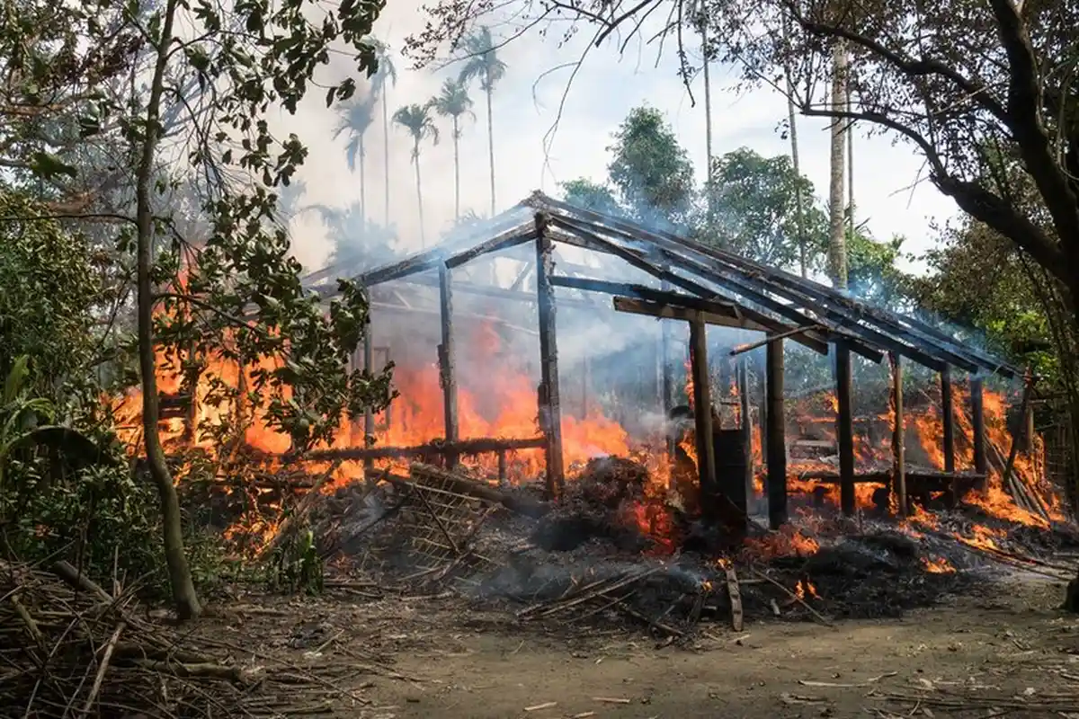Apa Saja yang Dipergoki Wartawan BBC di Desa-desa Rohingya yang Terbakar?